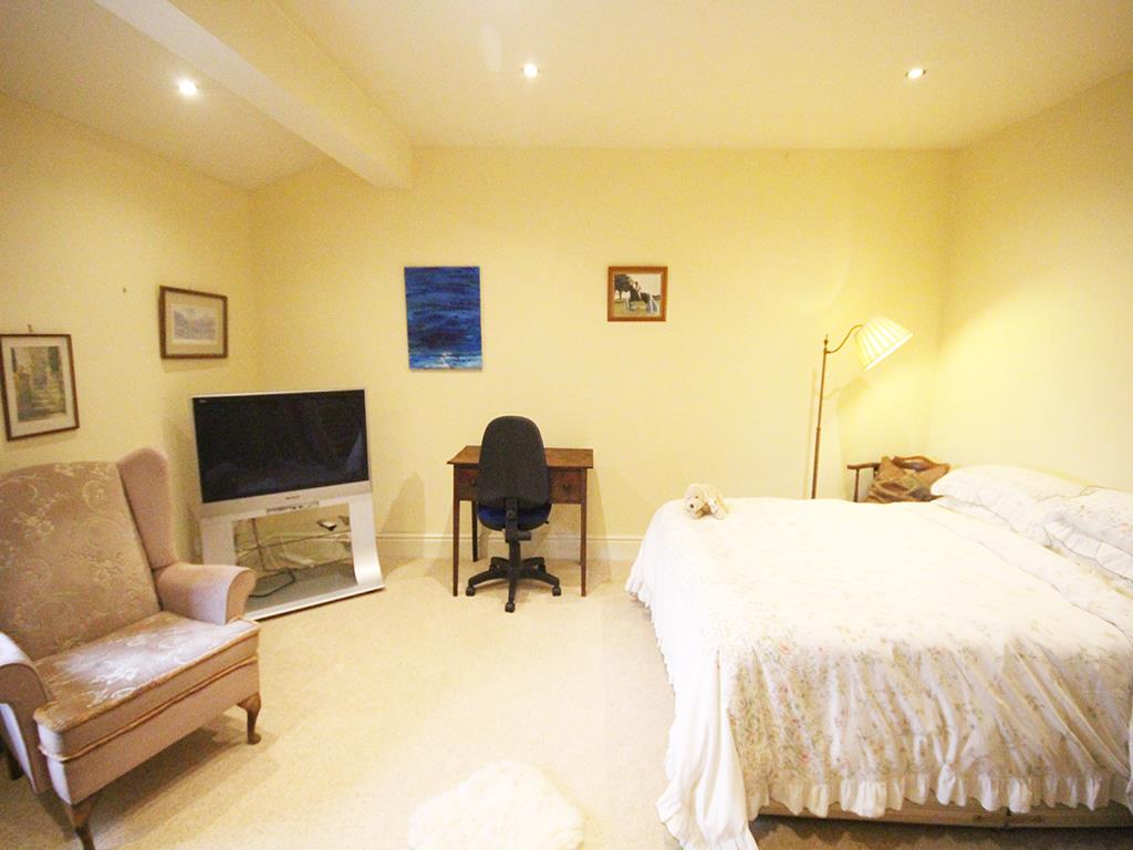 4 bedroom semi-detached house SSTC in Colne - IMG_5304.jpg